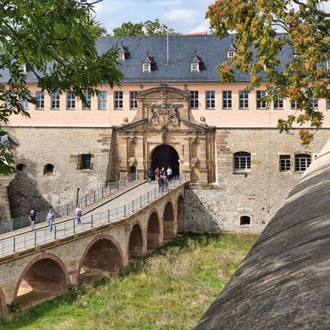 Familienführung "Fast verschwundene Geschichte – das Leben der Mönche auf dem Petersberg"
